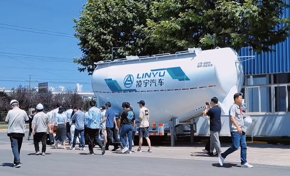 2023.6.9中集车辆投资人与分析师莅临凌宇汽车